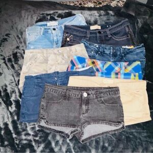 WOMANS lot (8) NAME BRAND shorts. hollister ,abercrombie,FOX, Roxy